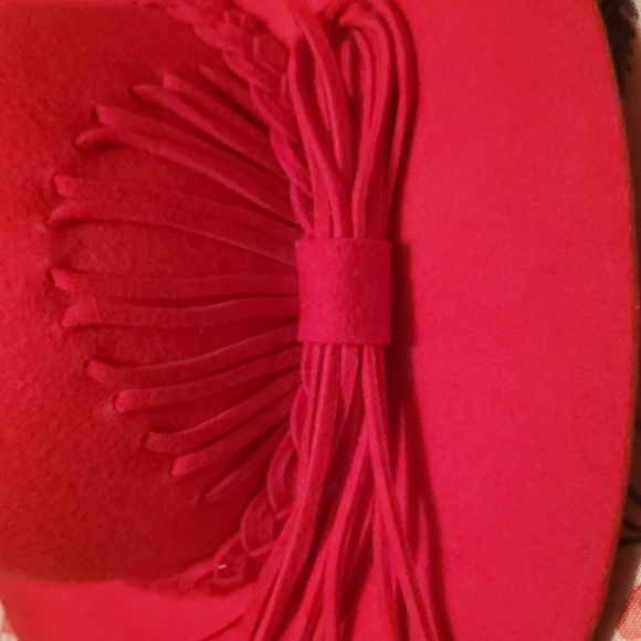 Red wool hat - Picture 2 of 5
